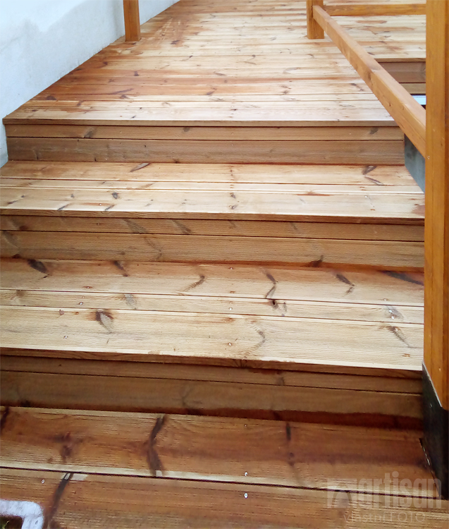 Terasa a pokrývka schodů z terasových prken Thermo borovice s hladkým povrchem pro našeho zákazníka z Kutnohorska.